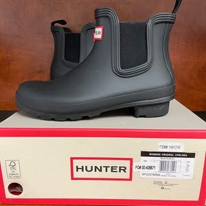 Hunter Women's Original Chelsea Boots- black, rain boots